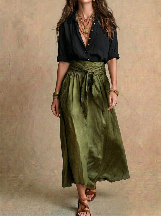 Aitana | Elegante conjunto de dos piezas: blusa negra y falda midi verde oliva para mujer